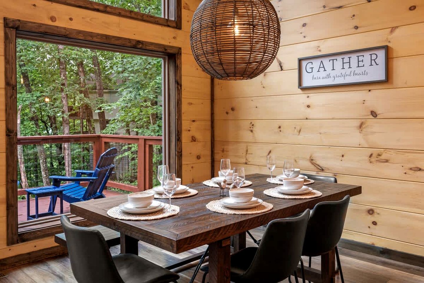Cozy Mountain Cabin with Hot Tub & Game Room near Great Smoky Mountains – Gatlinburg, TN