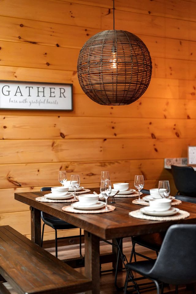 Cozy Mountain Cabin with Hot Tub & Game Room near Great Smoky Mountains – Gatlinburg, TN