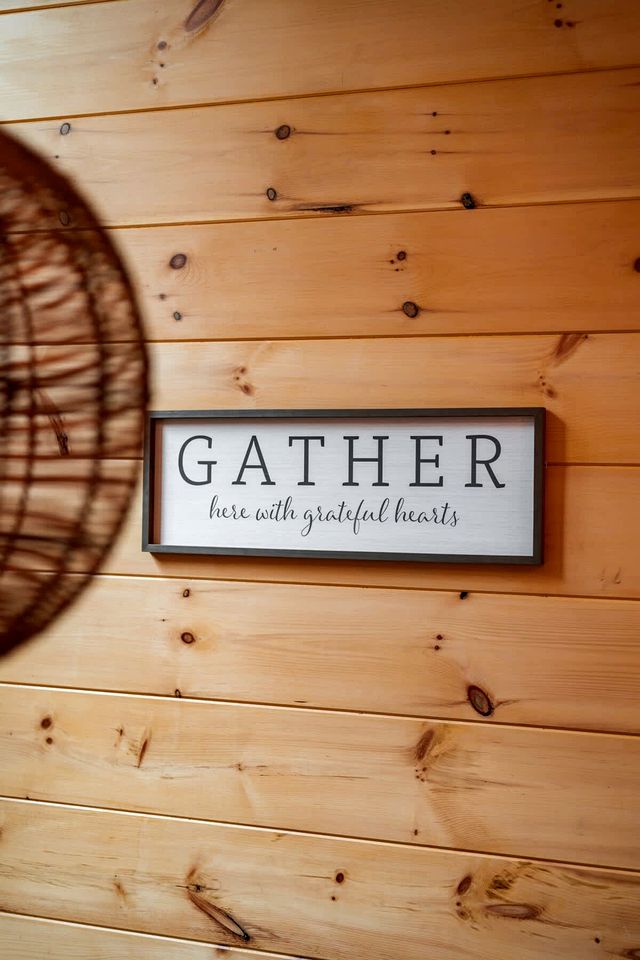 Cozy Mountain Cabin with Hot Tub & Game Room near Great Smoky Mountains – Gatlinburg, TN