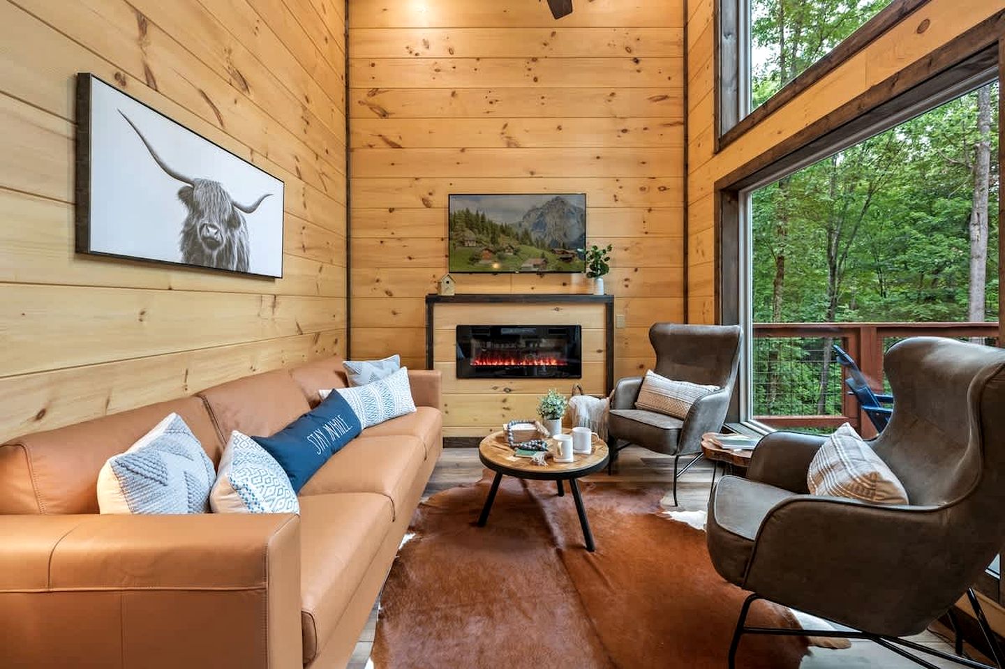 Cozy Mountain Cabin with Hot Tub & Game Room near Great Smoky Mountains – Gatlinburg, TN