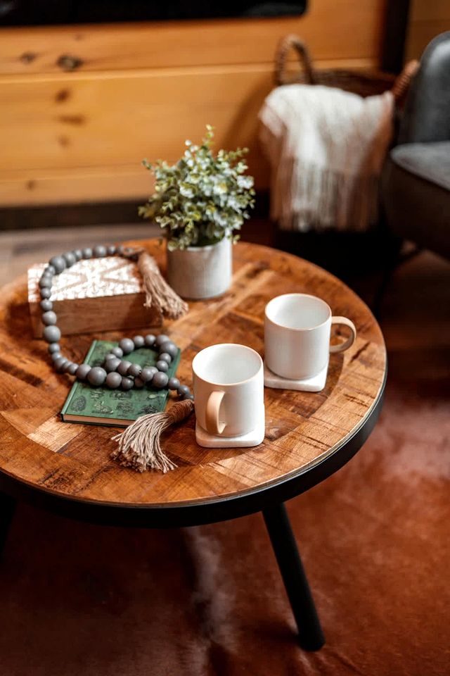 Cozy Mountain Cabin with Hot Tub & Game Room near Great Smoky Mountains – Gatlinburg, TN