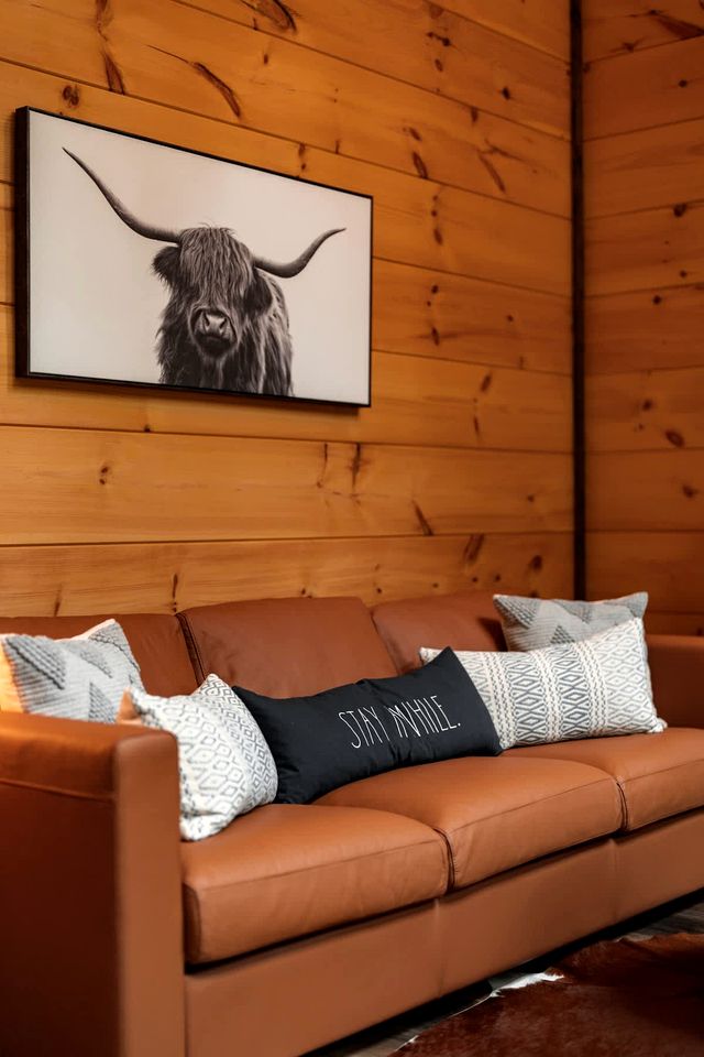 Cozy Mountain Cabin with Hot Tub & Game Room near Great Smoky Mountains – Gatlinburg, TN