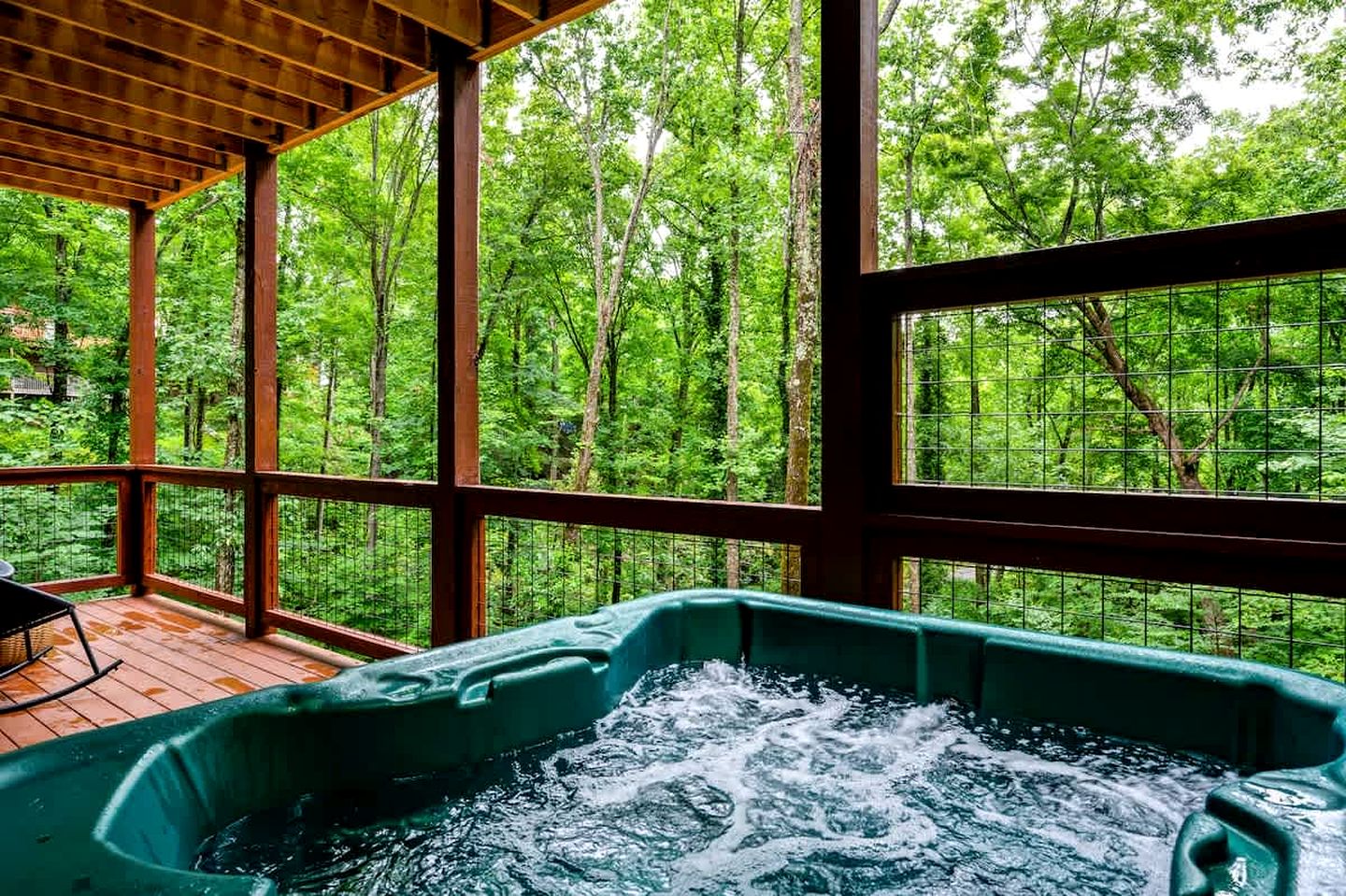 Cozy Mountain Cabin with Hot Tub & Game Room near Great Smoky Mountains – Gatlinburg, TN