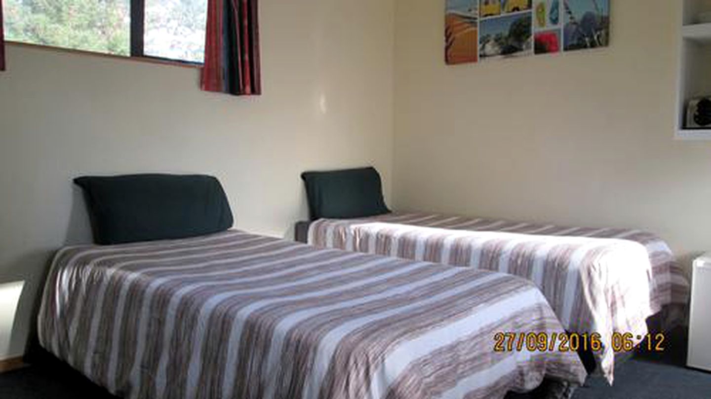 Warm Holiday Cabin for Four on Catlins Coast in Otago, New Zealand