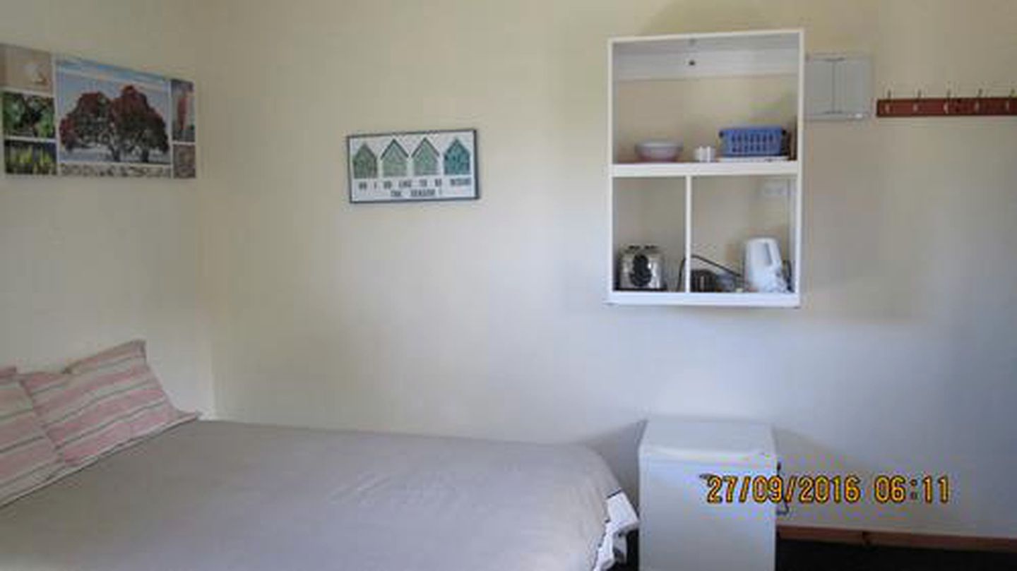 Cozy Cabin for Four on Surat Bay in Newhaven, New Zealand