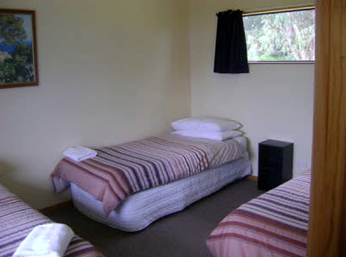 Cabins (New Haven, South Island, New Zealand)