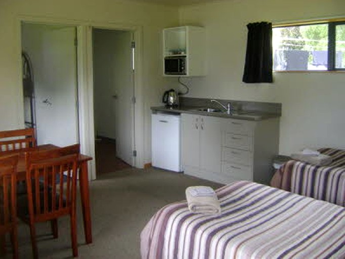 Cabins (New Haven, South Island, New Zealand)