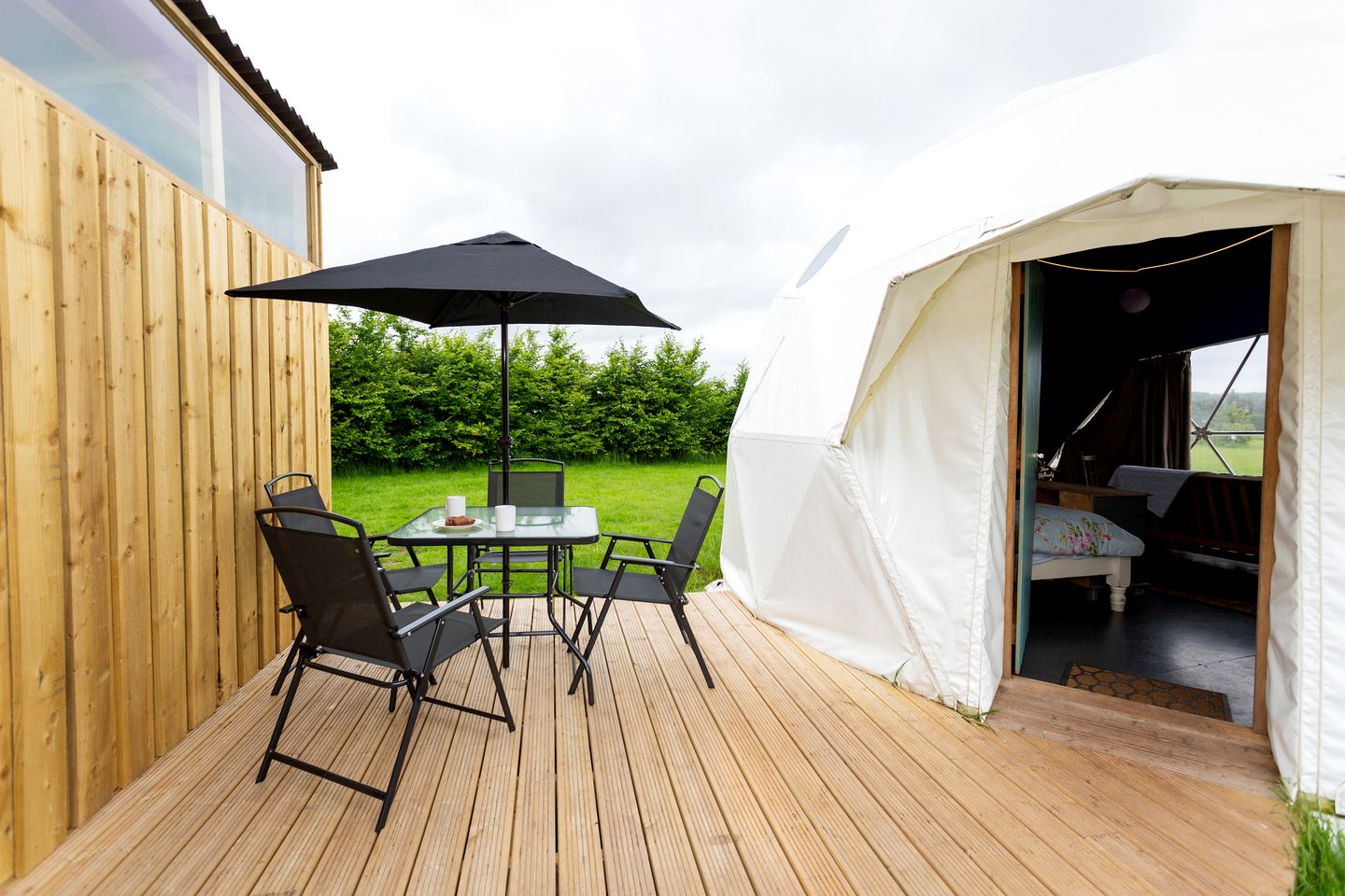 Fully Equipped Geodesic Dome with a Kitchenette near Limestone Cliffs of Brean Down, England