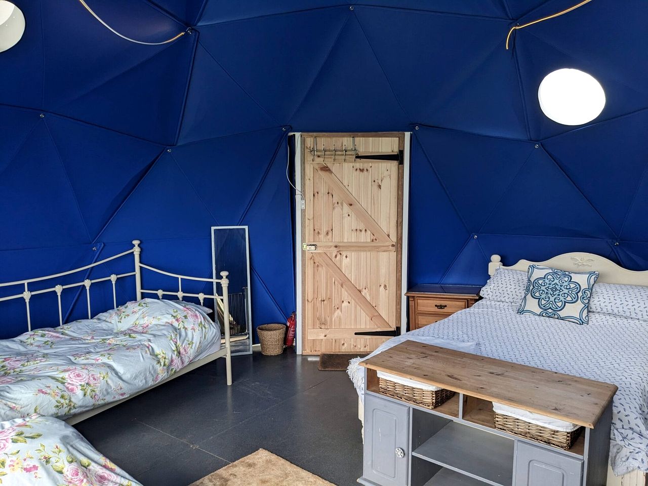 Fully Equipped Geodesic Dome with a Kitchenette near Limestone Cliffs of Brean Down, England