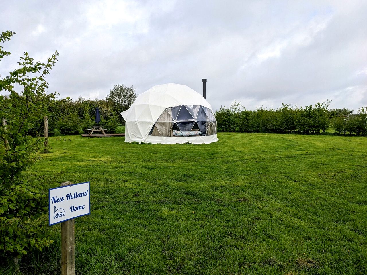Fully Equipped Geodesic Dome with a Kitchenette near Limestone Cliffs of Brean Down, England