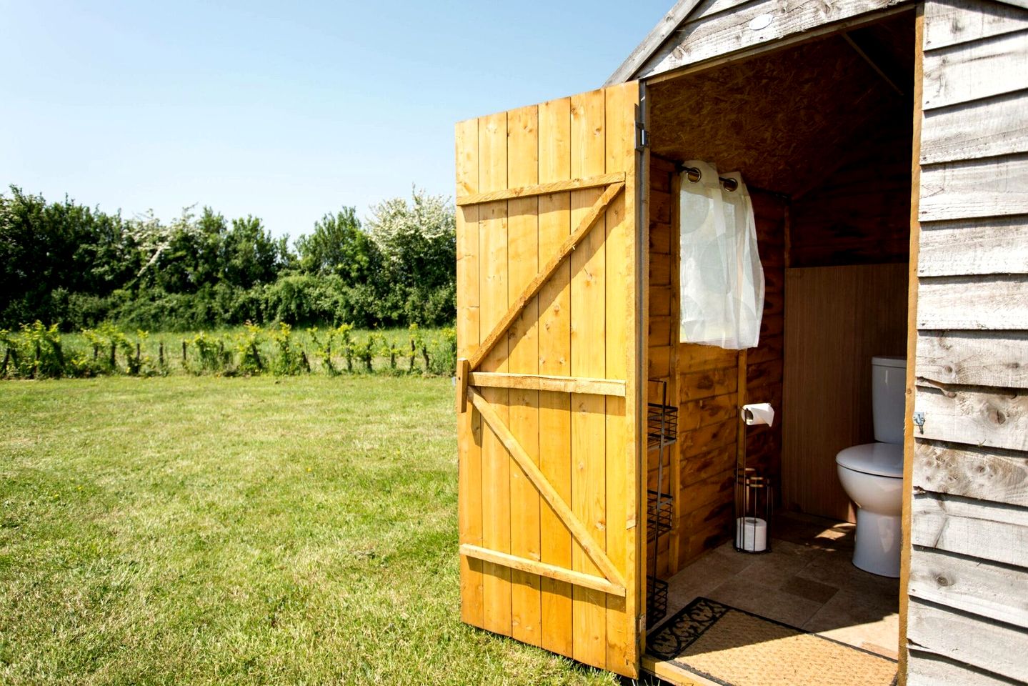 Fully Equipped Geodesic Dome with a Kitchenette near Limestone Cliffs of Brean Down, England