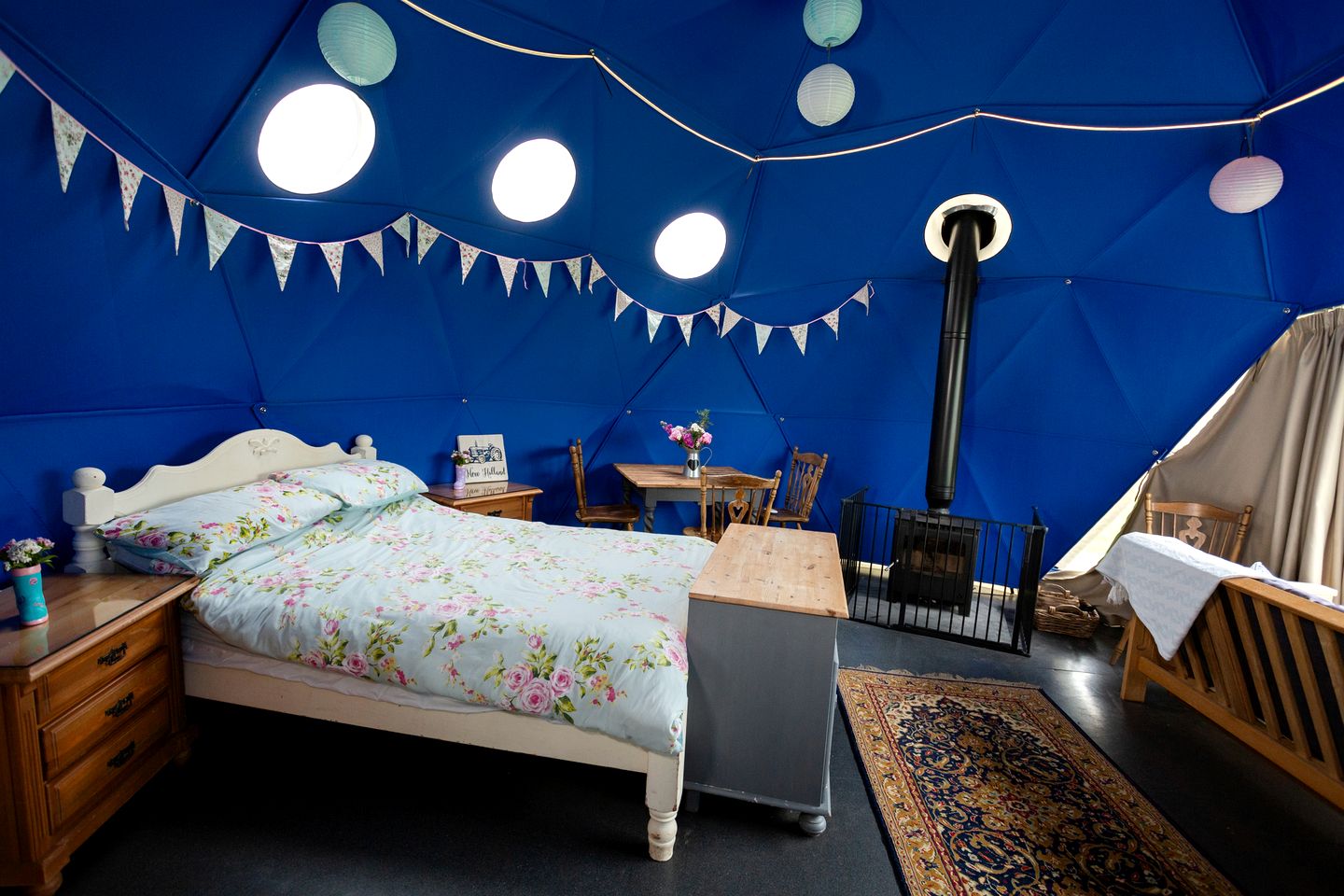 Fully Equipped Geodesic Dome with a Kitchenette near Limestone Cliffs of Brean Down, England