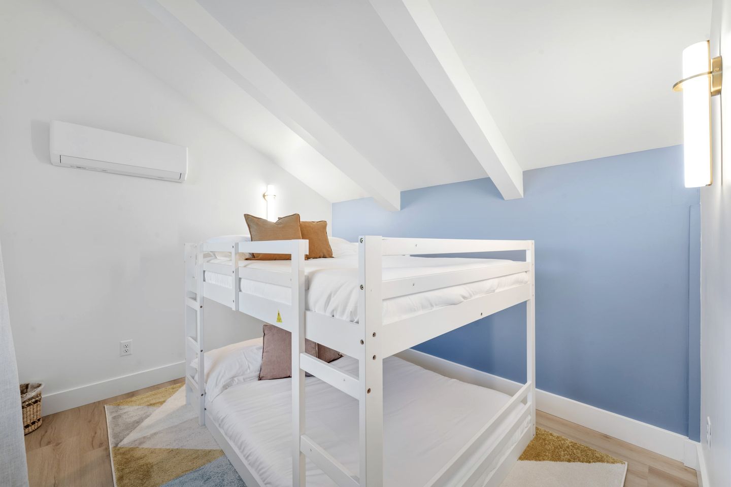 Gorgeous Cabin with Rooftop Terrace in Williams, Arizona