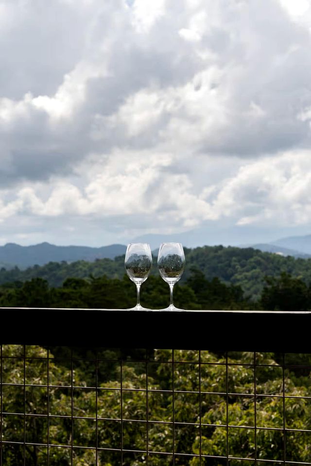 Luxe Mountain Chalet with Hot Tub & Game Loft near Pigeon Forge & Gatlinburg, TN