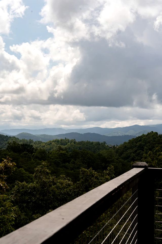 Luxe Mountain Chalet with Hot Tub & Game Loft near Pigeon Forge & Gatlinburg, TN