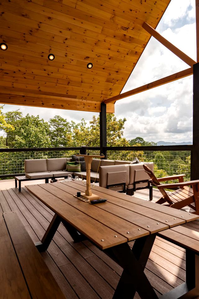 Luxe Mountain Chalet with Hot Tub & Game Loft near Pigeon Forge & Gatlinburg, TN