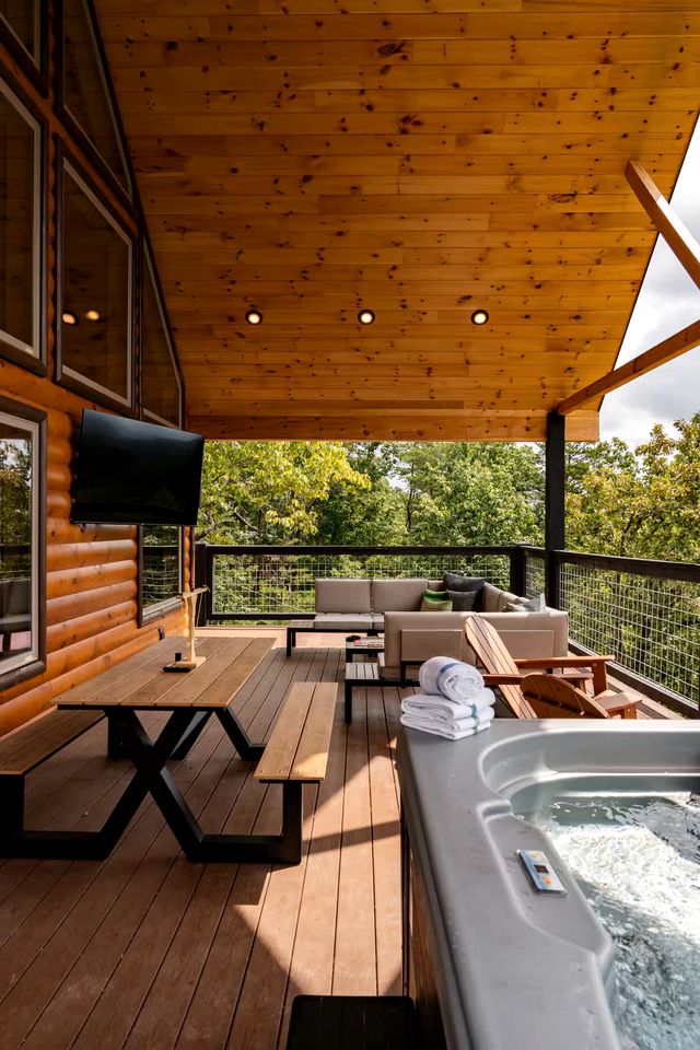 Luxe Mountain Chalet with Hot Tub & Game Loft near Pigeon Forge & Gatlinburg, TN