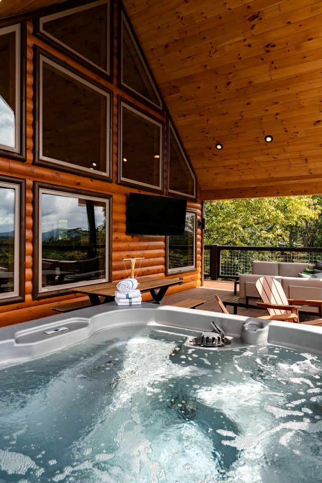 Luxe Mountain Chalet with Hot Tub & Game Loft near Pigeon Forge & Gatlinburg, TN