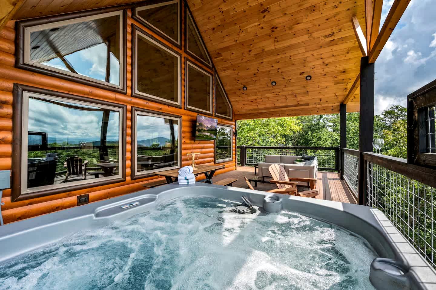 Luxe Mountain Chalet with Hot Tub & Game Loft near Pigeon Forge & Gatlinburg, TN