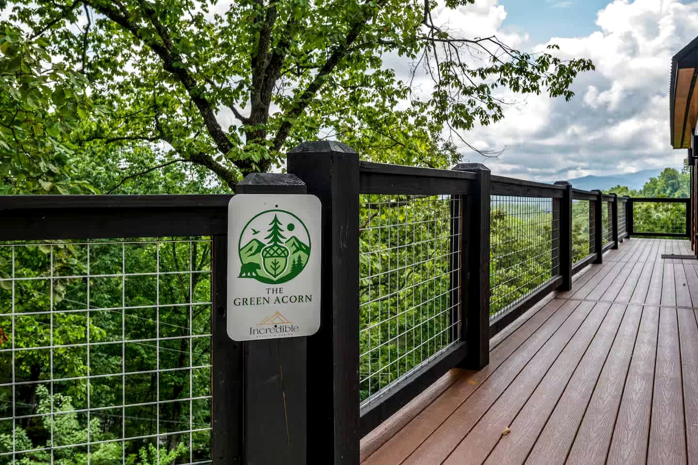 Luxe Mountain Chalet with Hot Tub & Game Loft near Pigeon Forge & Gatlinburg, TN