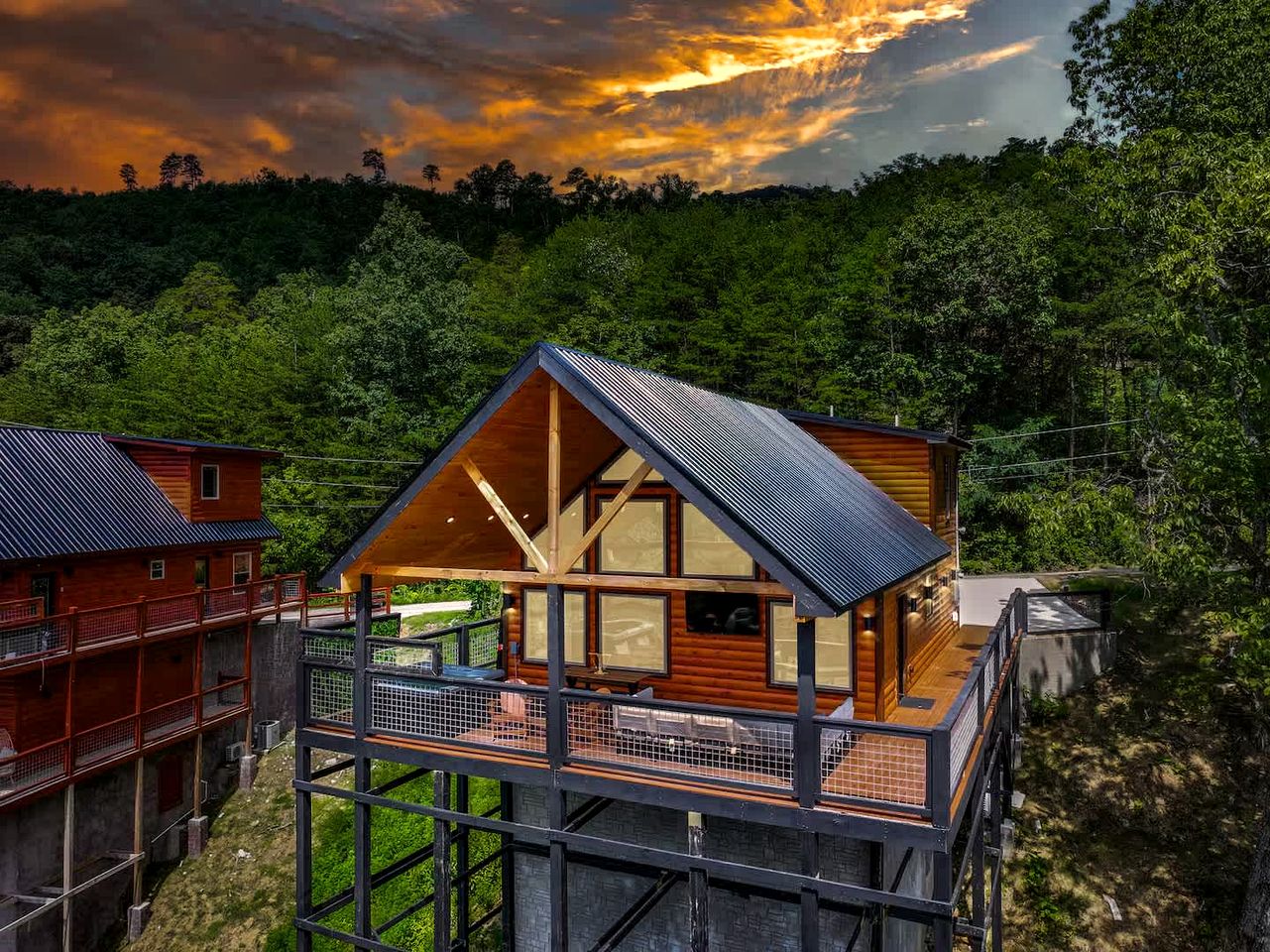 Luxe Mountain Chalet with Hot Tub & Game Loft near Pigeon Forge & Gatlinburg, TN