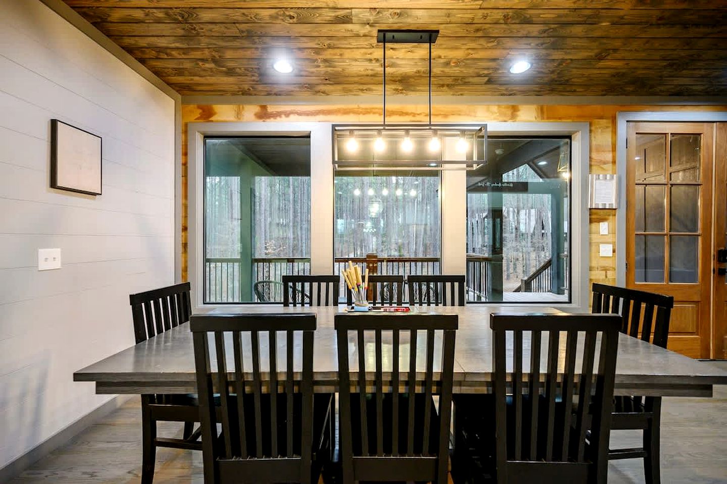 Luxury Forest Cabin with Hot Tub, Fire Pit & Game Room Near Broken Bow Lake, Broken Bow, Oklahoma