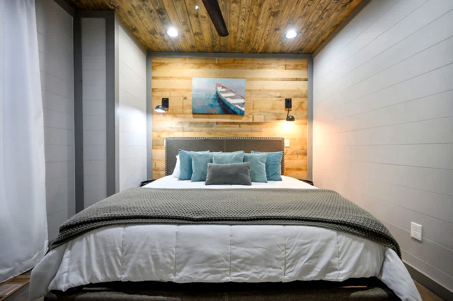 Luxury Forest Cabin with Hot Tub, Fire Pit & Game Room Near Broken Bow Lake, Broken Bow, Oklahoma