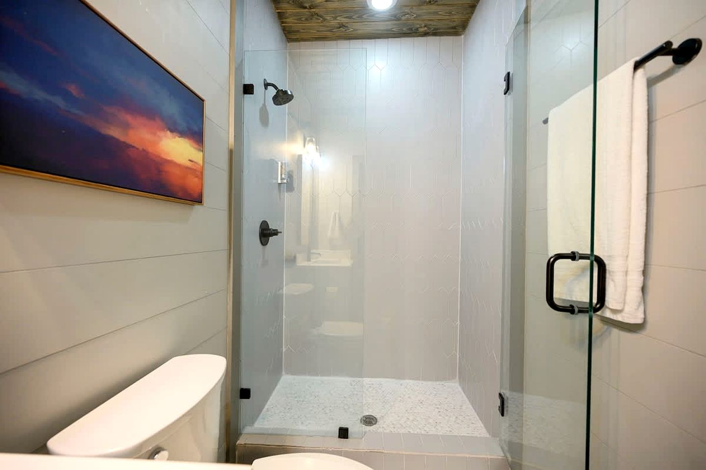 Luxury Forest Cabin with Hot Tub, Fire Pit & Game Room Near Broken Bow Lake, Broken Bow, Oklahoma