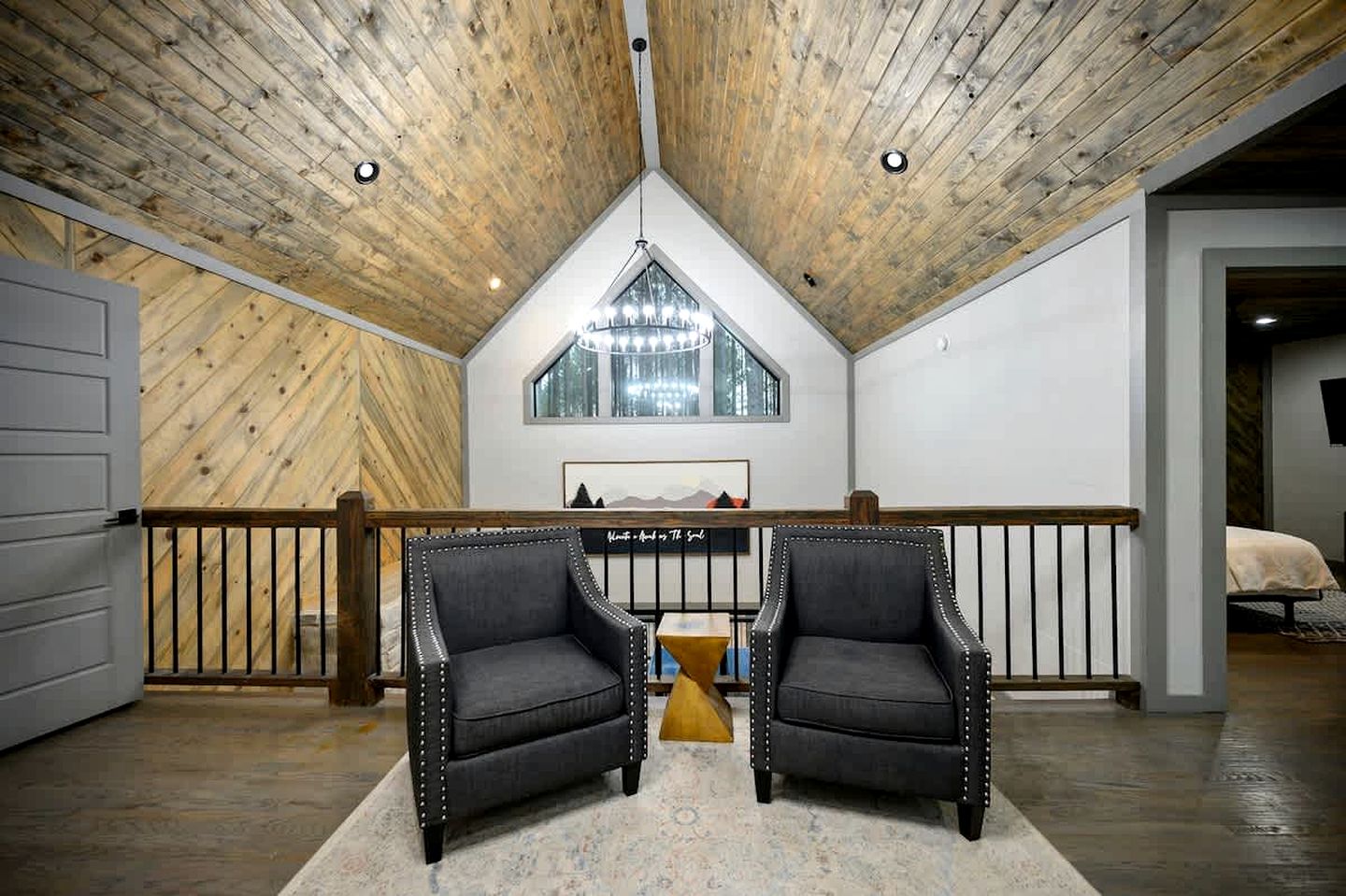 Luxury Forest Cabin with Hot Tub, Fire Pit & Game Room Near Broken Bow Lake, Broken Bow, Oklahoma