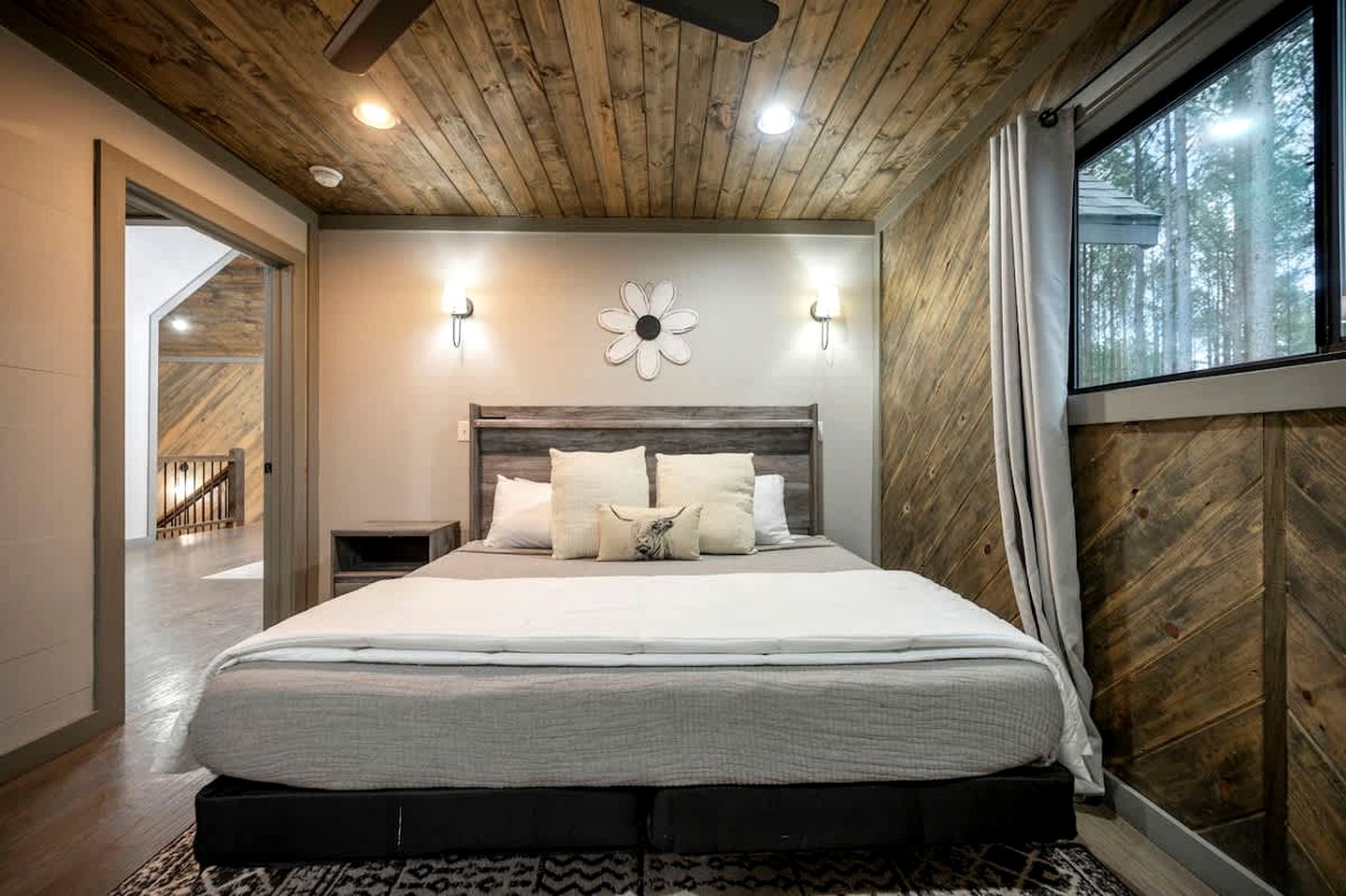 Luxury Forest Cabin with Hot Tub, Fire Pit & Game Room Near Broken Bow Lake, Broken Bow, Oklahoma