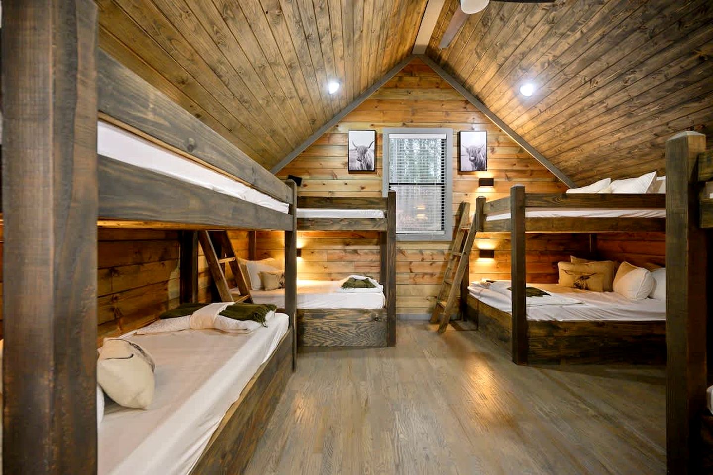 Luxury Forest Cabin with Hot Tub, Fire Pit & Game Room Near Broken Bow Lake, Broken Bow, Oklahoma