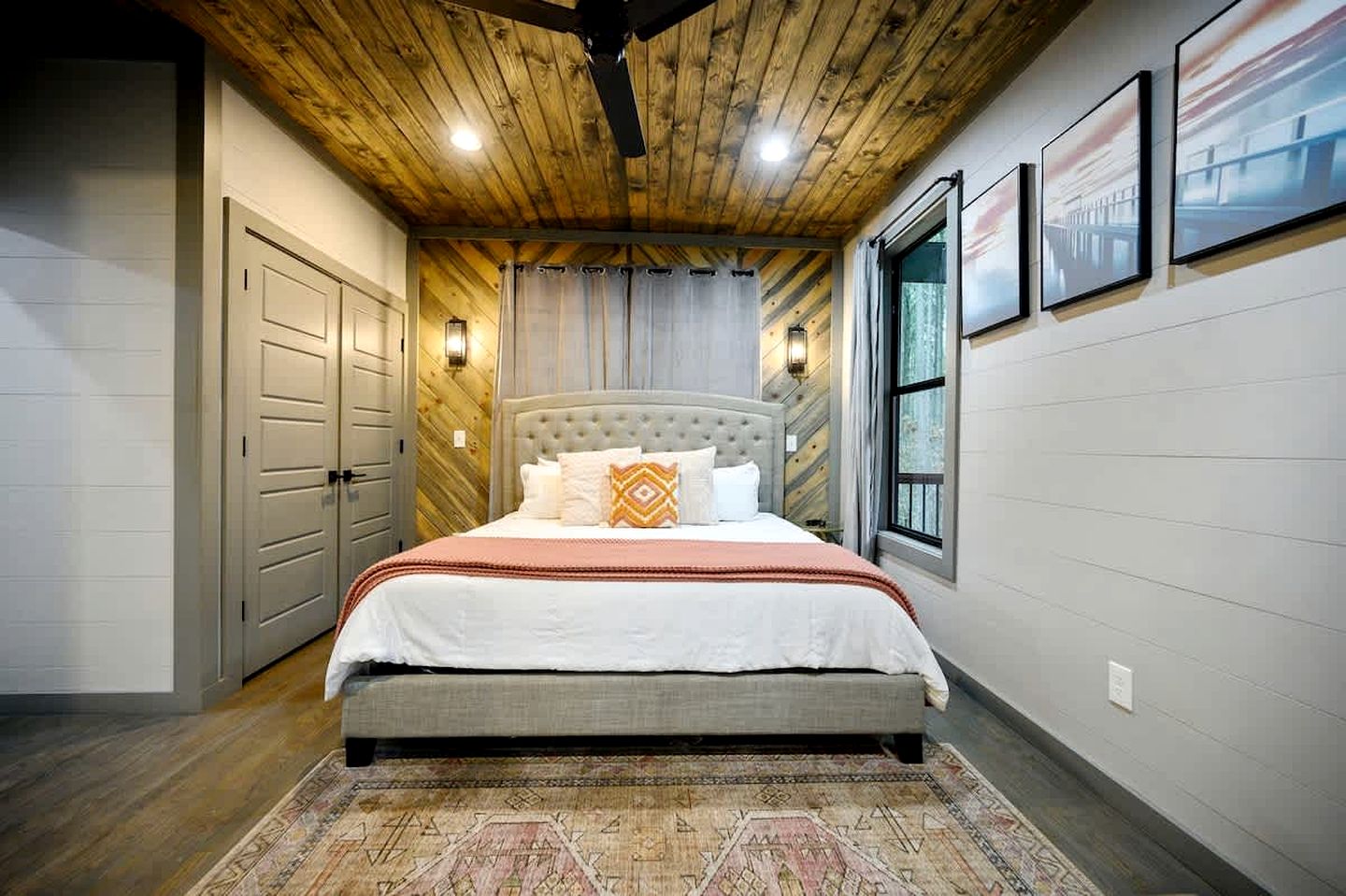 Luxury Forest Cabin with Hot Tub, Fire Pit & Game Room Near Broken Bow Lake, Broken Bow, Oklahoma