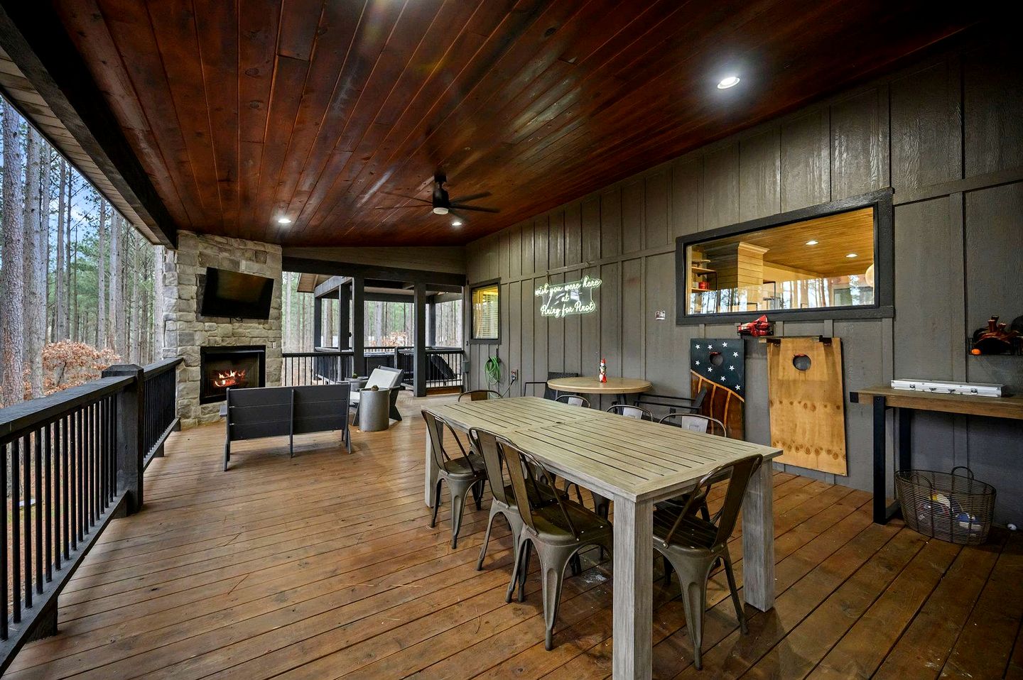 Luxury Forest Cabin with Hot Tub, Fire Pit & Game Room Near Broken Bow Lake, Broken Bow, Oklahoma