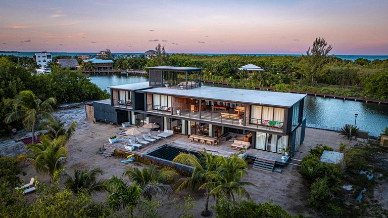 Spectacular Beachfront Villa with Outdoor Pool and Pool Table in Belize