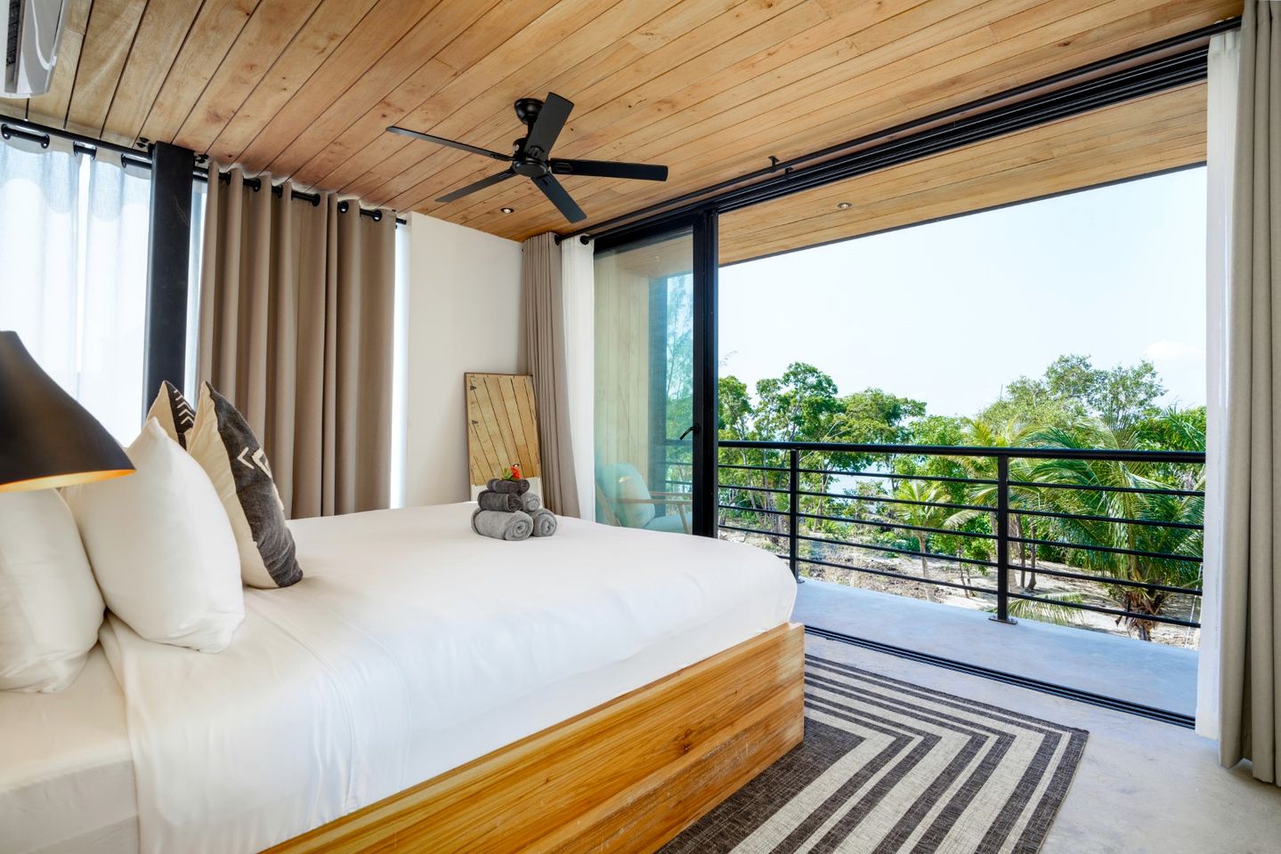 Spectacular Beachfront Villa with Outdoor Villa and Pool Table in Belize