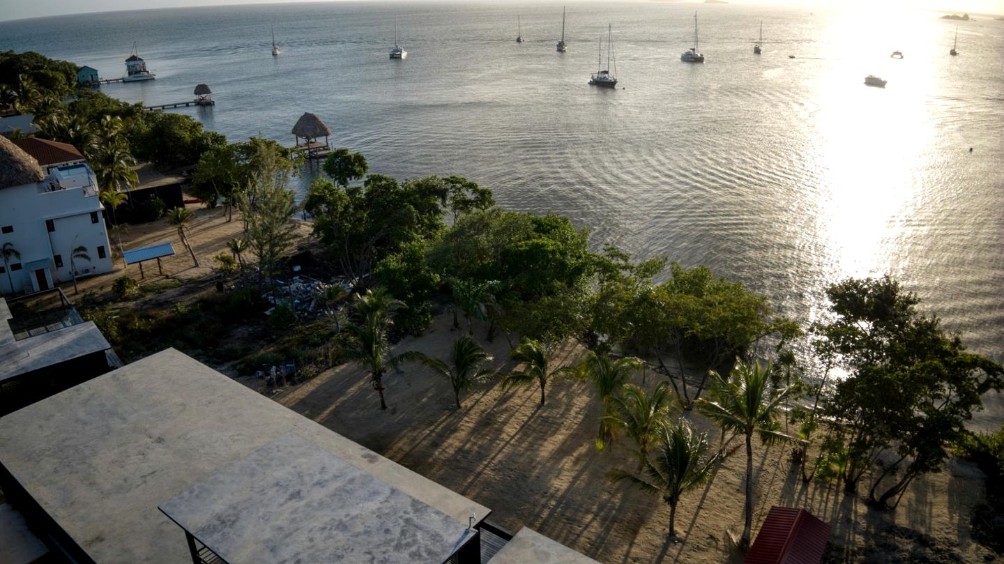 Spectacular Beachfront Villa with Outdoor Villa and Pool Table in Belize
