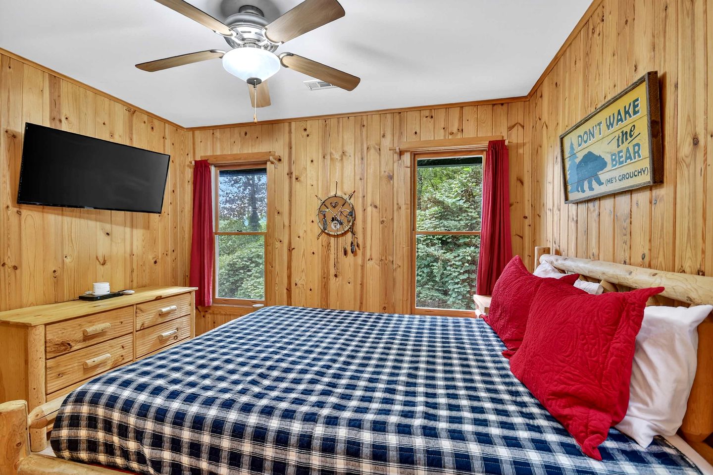Charming Cozy Cabin Haven near Chattahoochee River in Georgia