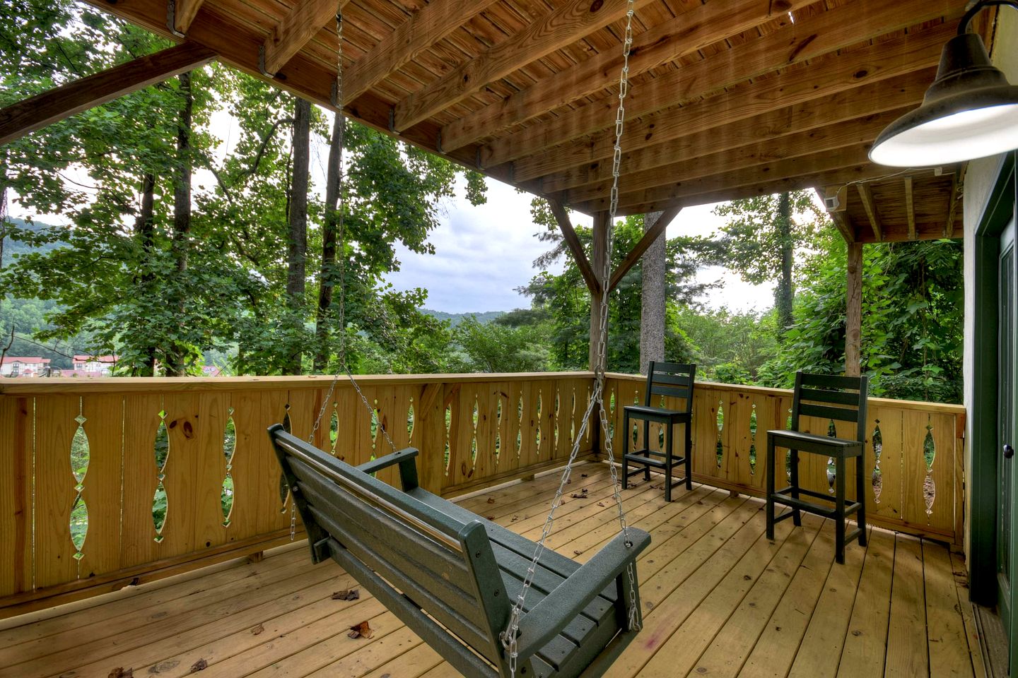 Charming Cozy Cabin Haven near Chattahoochee River in Georgia