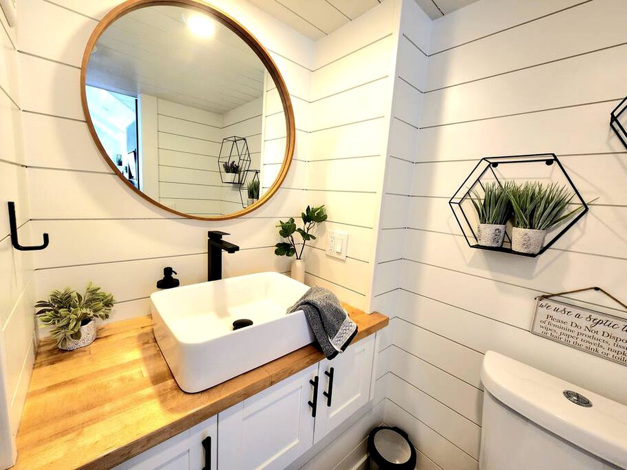 Discover Zion: Tiny Home Stay in Apple Valley, Minutes from National Park