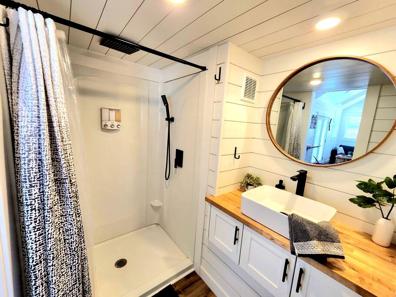 Discover Zion: Tiny Home Stay in Apple Valley, Minutes from National Park