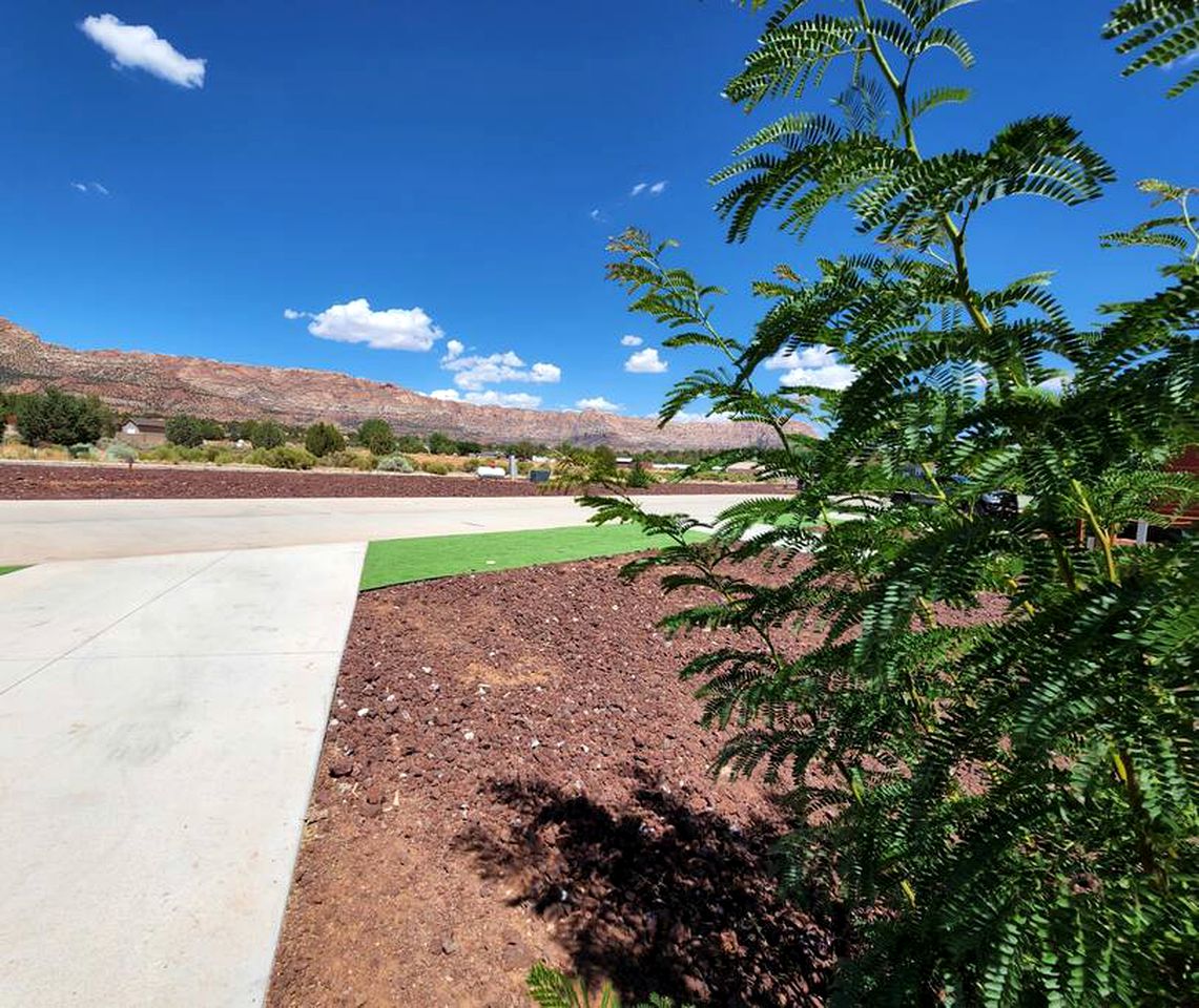 Discover Zion: Tiny Home Stay in Apple Valley, Minutes from National Park