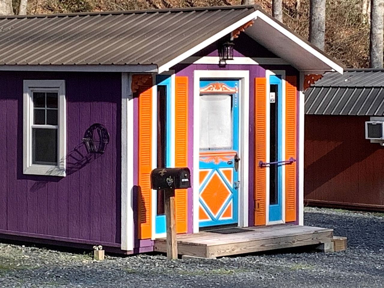 Fantastic Jazz-Themed Tiny House near Bryson City, North Carolina