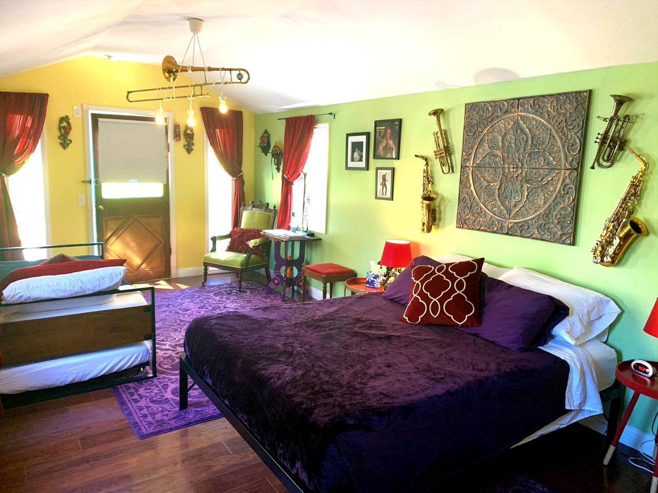 Fantastic Jazz-Themed Tiny House near Bryson City, North Carolina