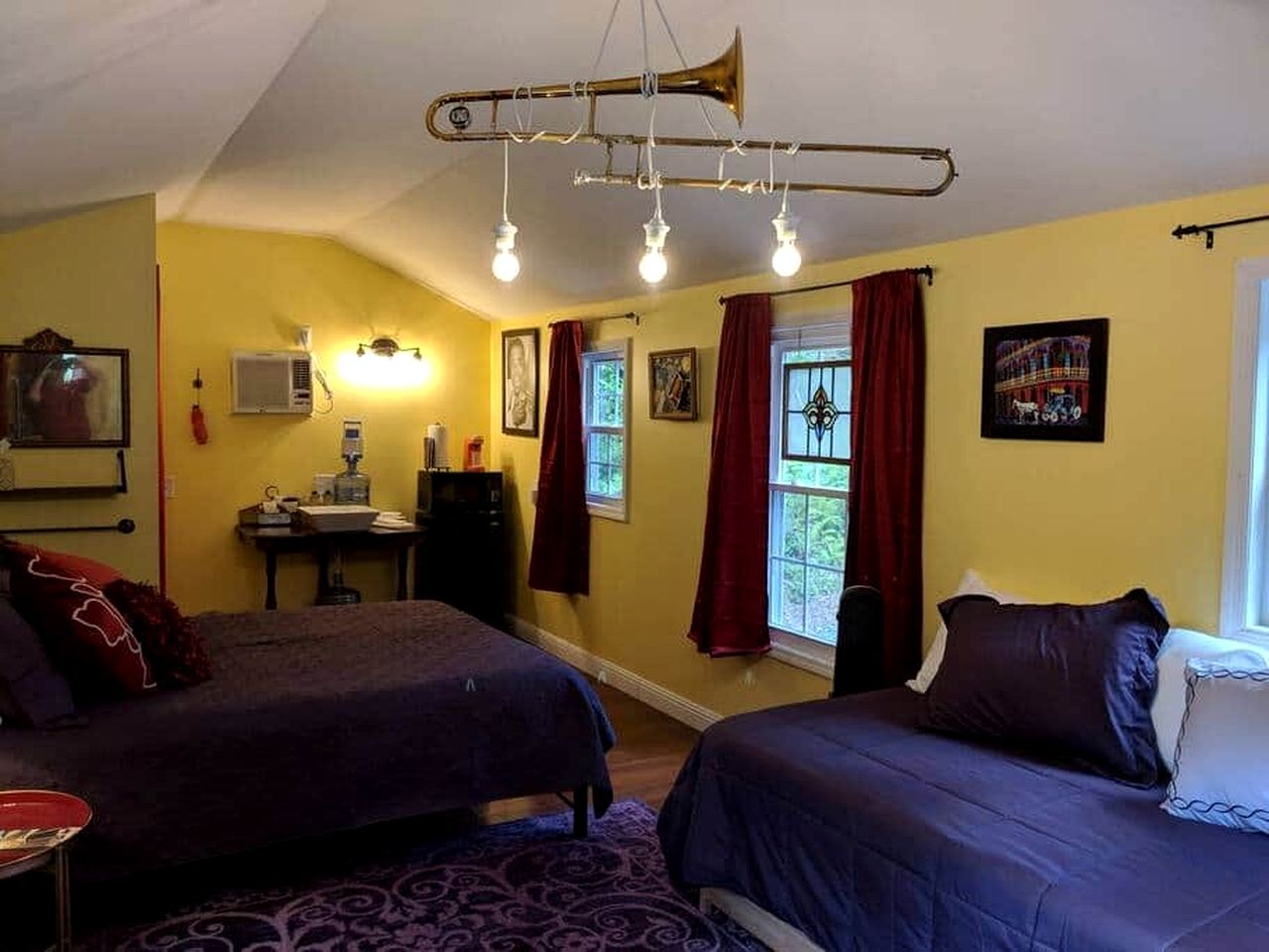 Fantastic Jazz-Themed Tiny House near Bryson City, North Carolina