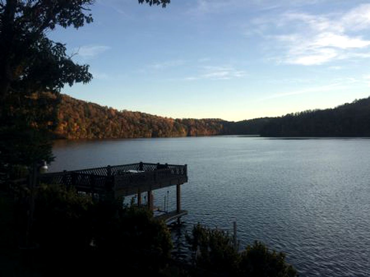 Waterfront Cabin just next to the Claytor Lake State Park, Virginia