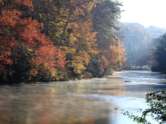 Cabins (West Jefferson, North Carolina, United States)