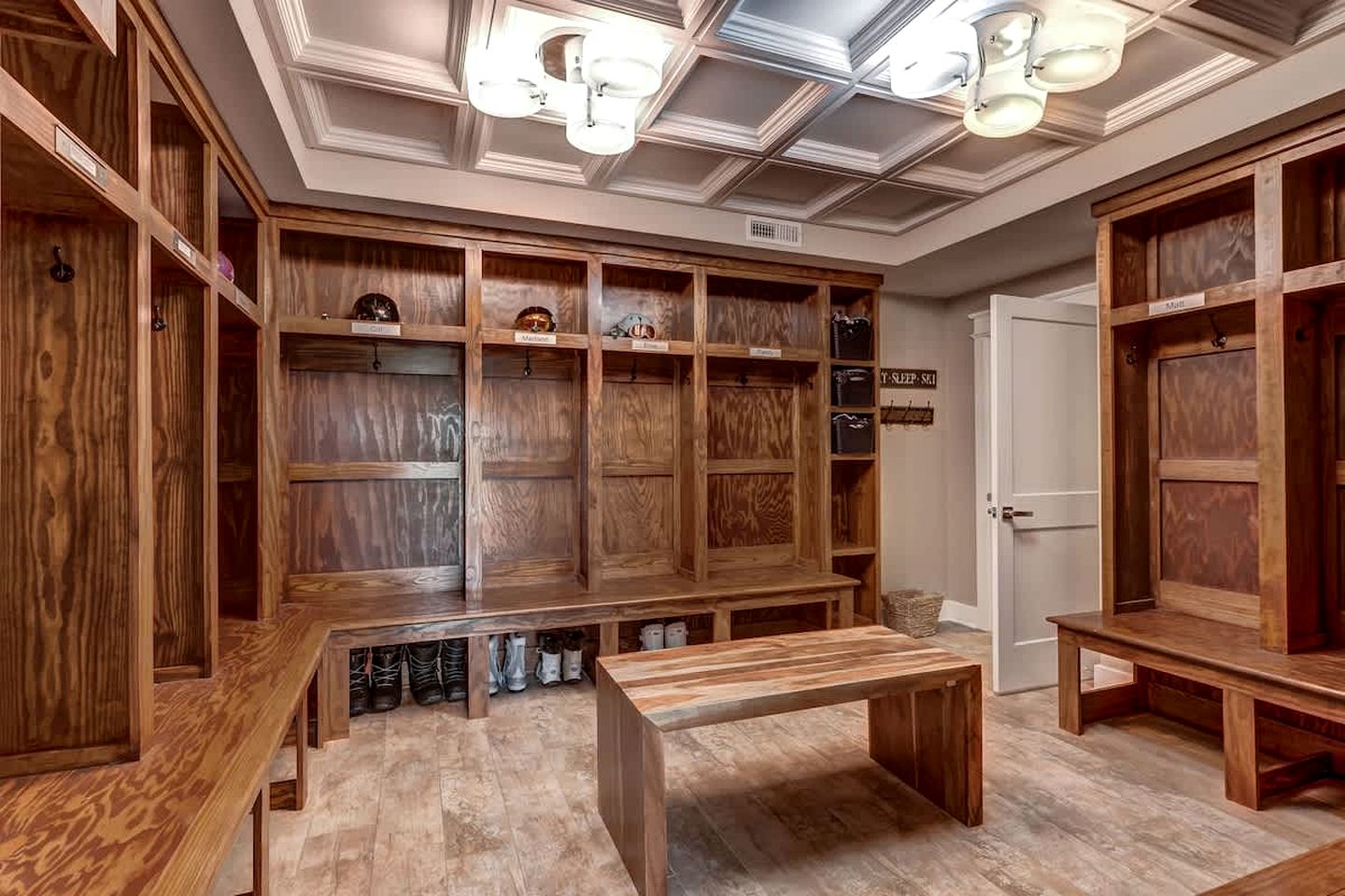 Luxury Ski-In/Ski-Out Lodge with Hot Tub near Blue Ridge Mountains, Wintergreen Resort VA