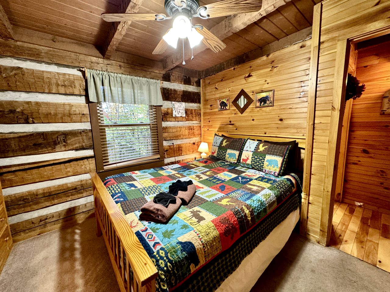 Impressive Log Cabin with Fire Pit, Game Room and Hot-tub in Sevierville, Tennessee