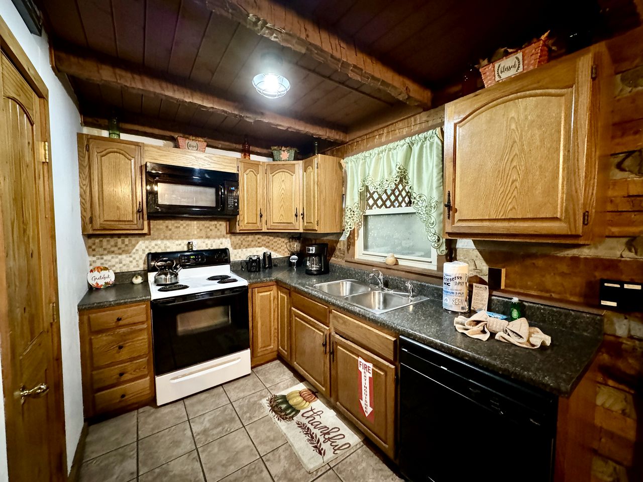 Impressive Log Cabin with Fire Pit, Game Room and Hot-tub in Sevierville, Tennessee
