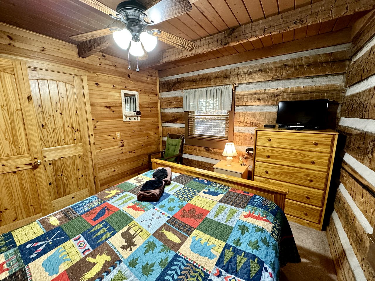 Impressive Log Cabin with Fire Pit, Game Room and Hot-tub in Sevierville, Tennessee